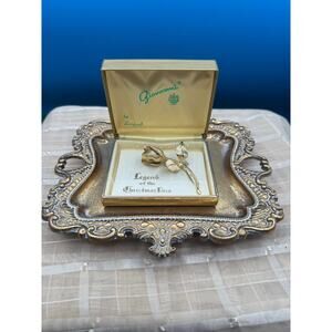 Vintage Giovanni by Longcraft Christmas Rose Brooch-Gold Tone Textured Finish
